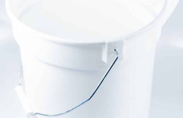 BALDE DE PLASTICO C/ ALCA DE FERRO - 9 L